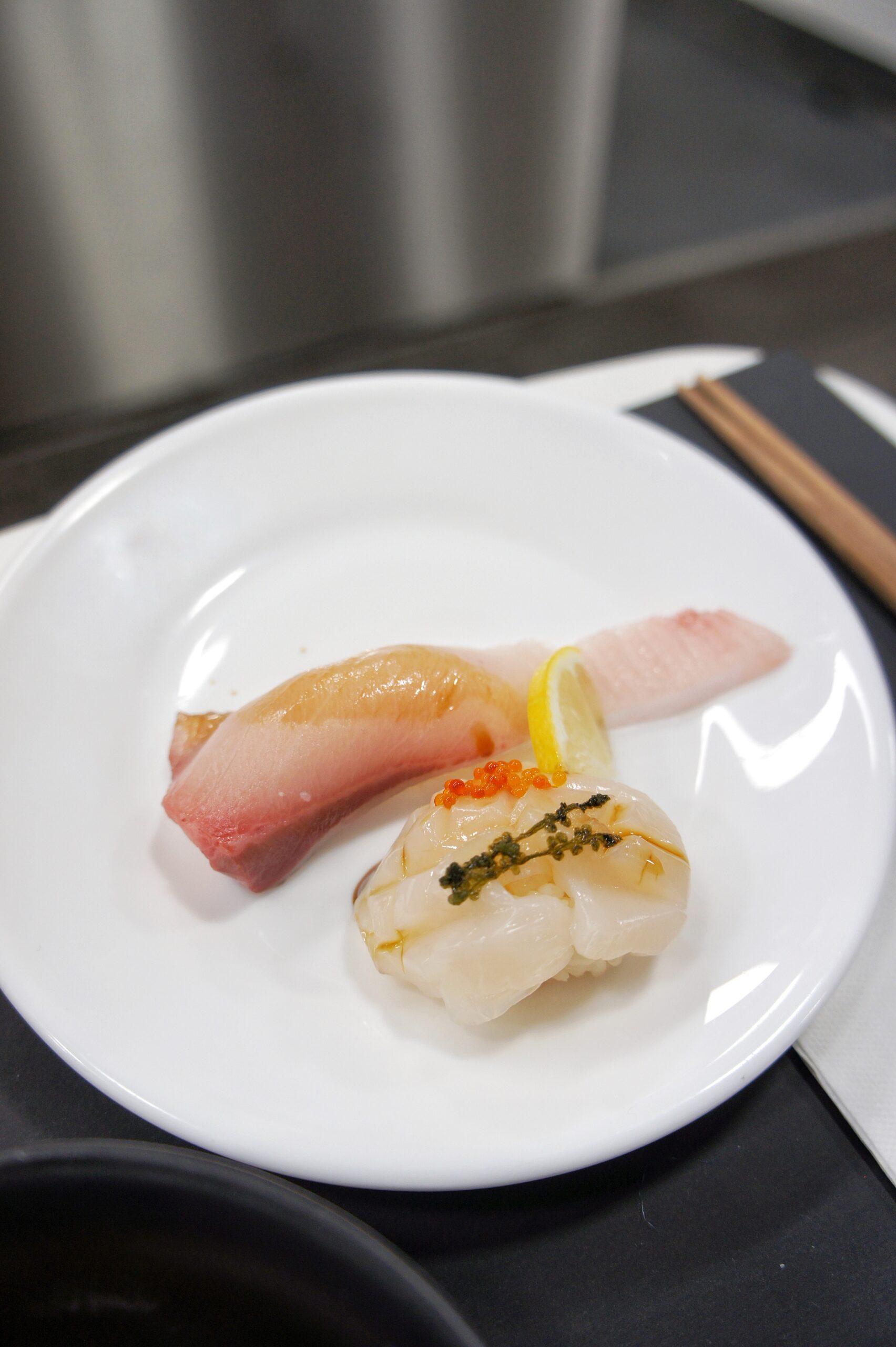 Nigiri et sashimi de sériole et Saint-Jacques
